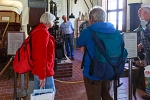 Feilenhauer Martin zeigt sein Handwerk im Museum.
